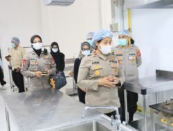 Wakapolda Papua Barat Tinjau SPPG Polda Papua Barat