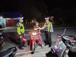 Satuan Lalu Lintas Polres Waropen Rutin Gelar Patroli Blue Light, Himbau Pengendara Patuhi Aturan Berlalu Lintas