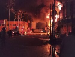 Polresta Cilacap Sigap Amankan Kebakaran Pusat Perbelanjaan, Evakuasi Warga Hingga Pengamanan Aset