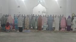 Polres Sarmi dan Polsek Jajaran Hadir Beri Rasa Aman, Sholat Tarawih di Kabupaten Sarmi Berlangsung Khusyuk dan Kondusif
