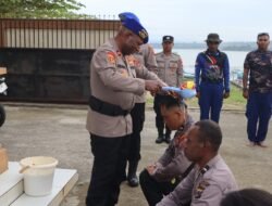 Long March 20 Kilometer Dilanjutkan Renang Laut 2 Nautical Mile, Personel Baru Sat Polairud Polres Sarmi Jalani Pembinaan Tradisi dan Pembaretan