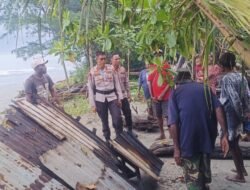 Kasat Polairud Polres Sarmi Tinjau Warga Terdampak Gelombang Tinggi di Pesisir Basecamp