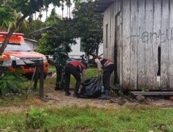 Jaga Kelestarian Alam, Polres Sarmi Bersama TNI Gelar Karya Bakti di Pantai Doro