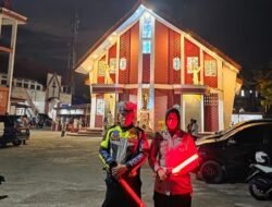 Polres Sarmi Amankan Ibadah Kamis Putih di Gereja Santo Antonius, Lalu Lintas Tetap Lancar