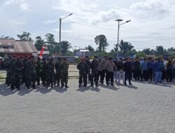 Karya Bakti Sambut HUT ke-24 Kabupaten Sarmi, Polres Sarmi Turut Ambil Bagian