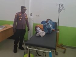 Polisi Hadir untuk Masyarakat, Warga Sakit Dievakuasi ke Puskesmas Samanente
