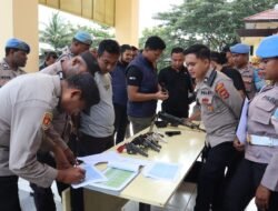Pastikan Kepatuhan Anggota, Propam Polres Sarmi Cek Senpi Dinas