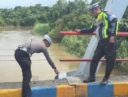 Jaga Jalur Vital, Satlantas Sarmi Monitoring Perbaikan Jembatan Bier