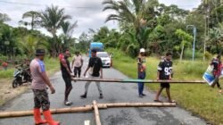 Aksi Pemalangan Jalan di Kampung Srum Berhasil Dimediasi Kapolsek Bonggo