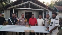 Wujud Kepedulian, Polsek Bonggo Serahkan Bantuan Material Gereja di Kampung Anus