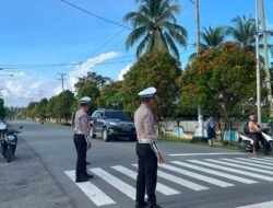 Pastikan Pengendara Tertib Berlalu Lintas, Sat Lantas Laksanakan Strong Point Pagi