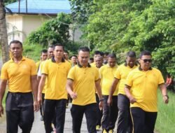 Wujudkan Personel yang Sehat dan Siap Bertugas, Wakapolres Sarmi Pimpin Pelaksanaan Olahraga Pagi