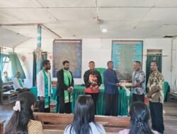 Wujud Kepedulian Polri, Polsek Bonggo Serahkan Bantuan untuk Pembangunan Gereja di Bonggo Timur
