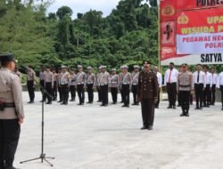 Kapolres Sarmi Pimpin Prosesi Wisuda Purna Bakti, Pengabdian AKP Yulianus Mapeni Kim, SE Diabadikan dengan Penuh Kehormatan