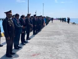 Tabur Bunga di Pelabuhan Sarmi, Polres Sarmi Kobarkan Semangat Patriotisme Sambut HUT ke-81 RI