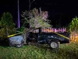 Diduga Dipengaruhi Alkohol, Pengemudi Hilang Kendali hingga Toyota Hilux Terbalik di Bagaiserwar