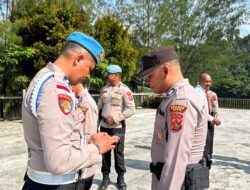 Tak Hanya Cek Rambut, Si Propam Polres Sarmi Periksa HP Personel Cegah Judol dan Pinjol
