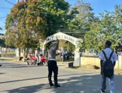 Pastikan Pagi Tetap Lancar, Sat Lantas Polres Sarmi Turun Langsung Atur Lalu Lintas