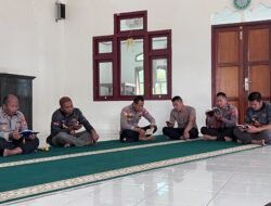 Sejukkan Hati dengan Yasinan, Personel Polres Sarmi Gelar Binrohtal di Masjid Nur Rahmat