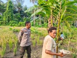 Jaga Kamtibmas, Bhabinkamtibmas Polsek Pantai Barat Sambangi Warga Kampung Arusuar dan Niwerawar