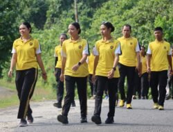 Bangun Semangat dan Kebersamaan, Kapolres Sarmi Bersama Personel Gelar Olahraga Jalan Pagi