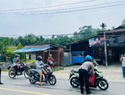 Antisipasi Dampak Kabut Asap Karhutla Papua Nugini, Sat Lantas Polres Sarmi Bersinergi dengan BPBD Bagikan Masker